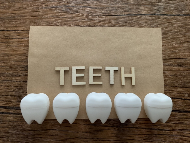異常な形状をしている歯の種類やリスク、治療法