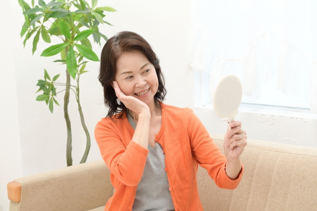 【新潟の歯医者】入れ歯における見た目に関するデメリット
