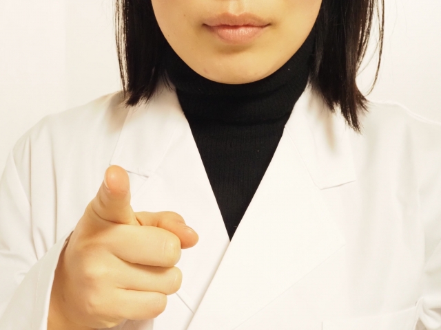 【新潟の歯医者】劣化した入れ歯を使用し続けるとどうなる?